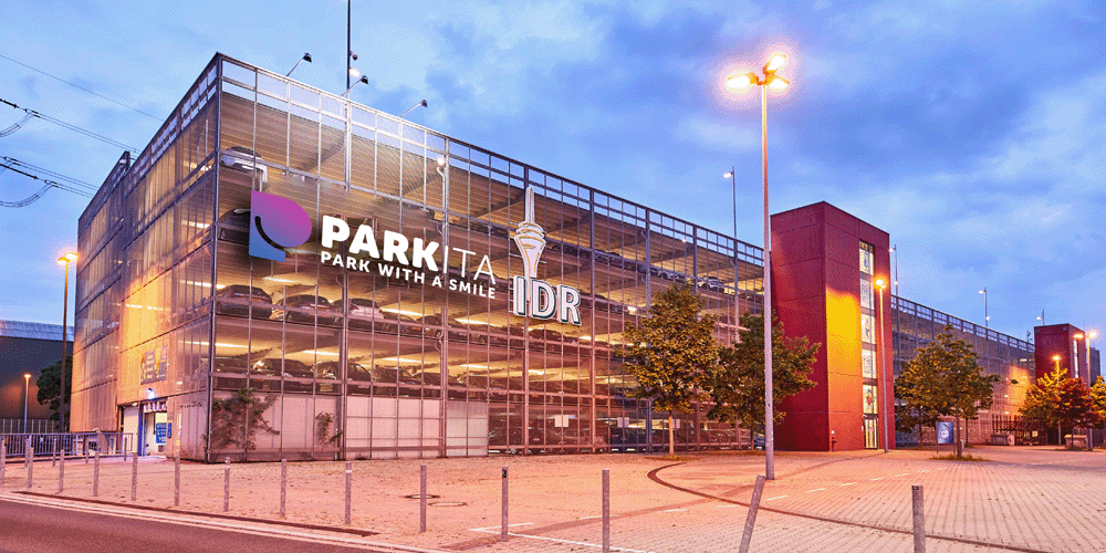 PARKITA Parkhaus PSD BANK DOME PARKITA Parkhaus am PSD BANK DOME bei Sonnenuntergang